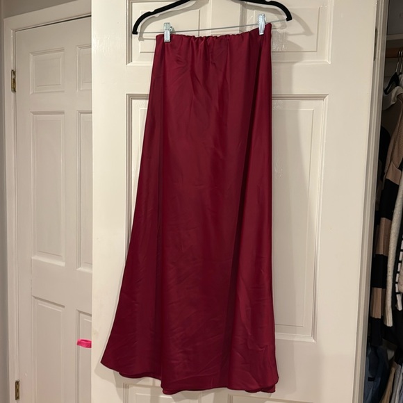 Made in Italy burgundy slip skirt - Picture 1 of 3